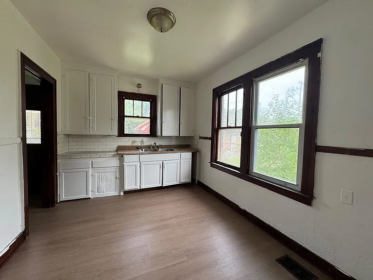 11125 Cloverlawn Ave — Photo 6