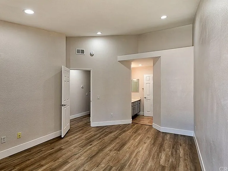25136 Steinbeck Ave #D — Photo 12