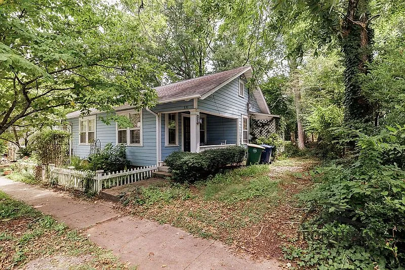1 bed, 1.0 bath, 723 sqft, $1,000 — Photo 2