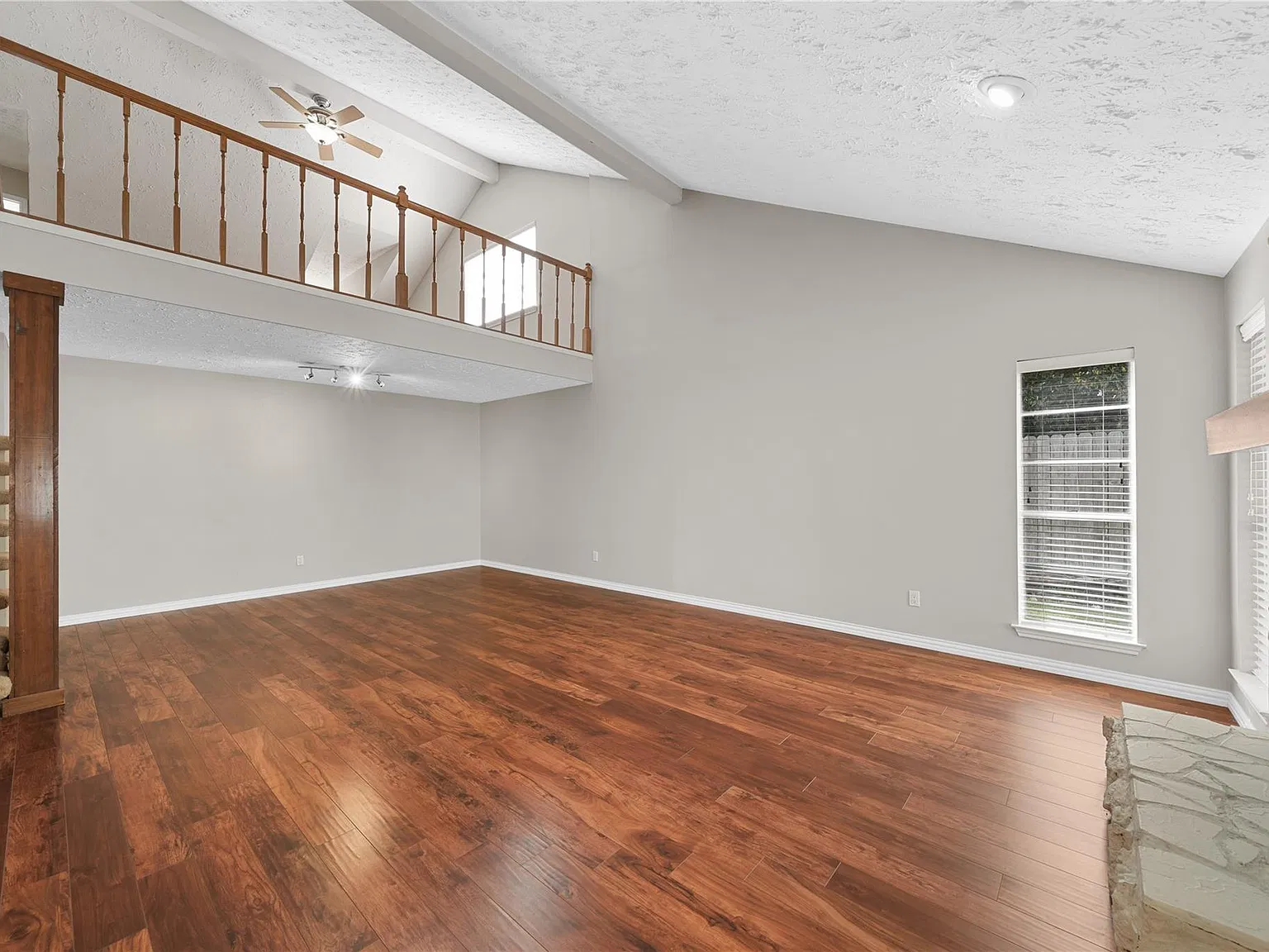 3 bed, 2.0 bath, 2127 sqft, $2,350 — Photo 4