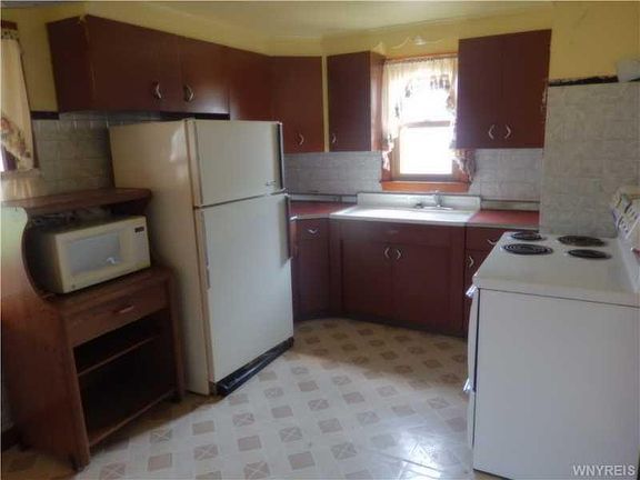 3rd image of 85 Wheaton Dr