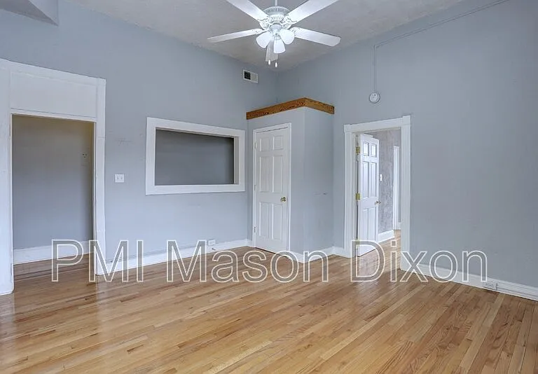 632 S Broadway #200 — Photo 4