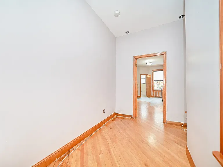 501 1/2 W 43rd St #3E — Photo 11