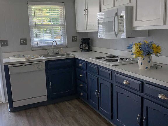 2nd image of 931 Thornhill Ct #1002