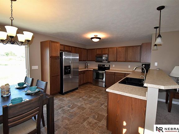4th image of 183 Northwood Ln