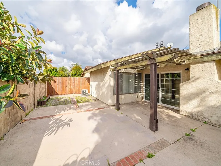 2106 E Wellington Ave — Photo 8