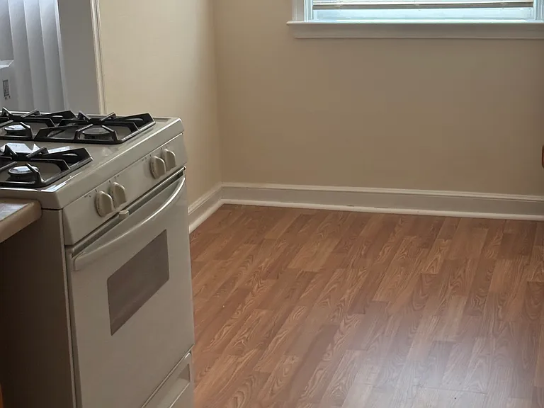 4210 Magee Ave — Photo 9