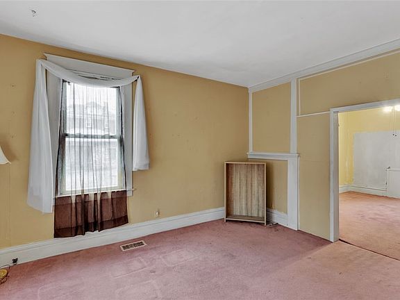4th image of 422 N 3rd St