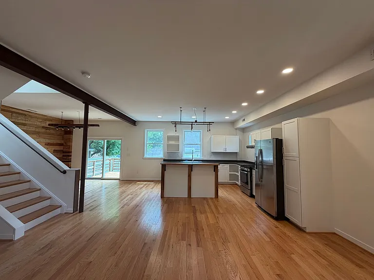 1500 Meridian St — Photo 11