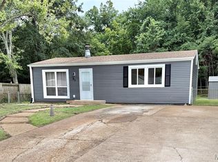 91 Cedar Ridge Dr, Pacific, MO 63069