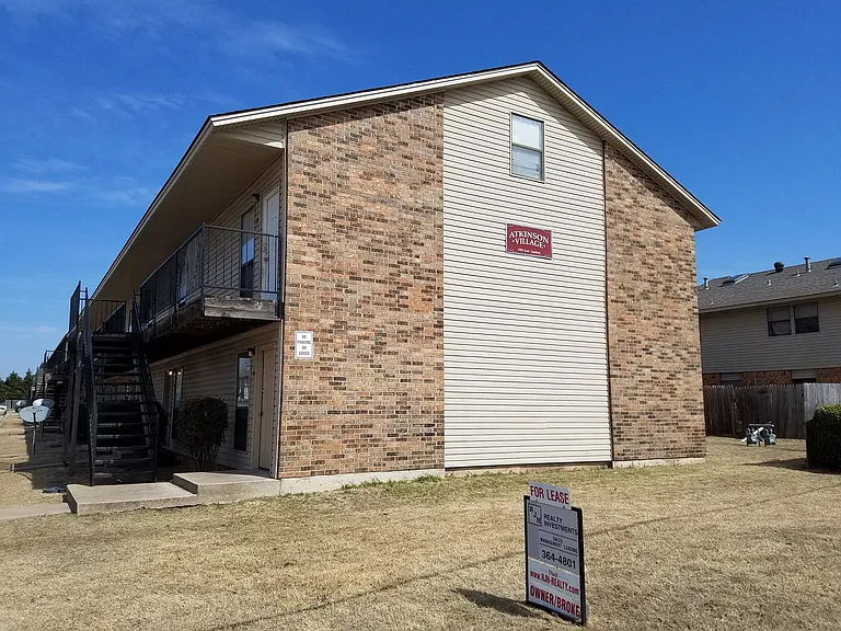 1901 E Lindsey St — Photo 1