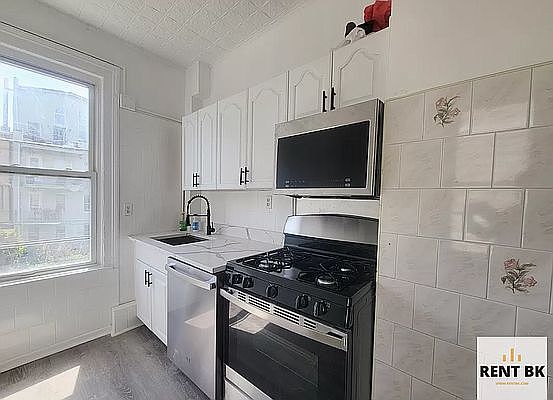 2nd image of 124 Jefferson St #1