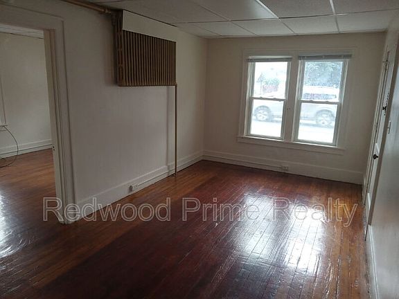 5th image of 110 Lloyd St APT 2