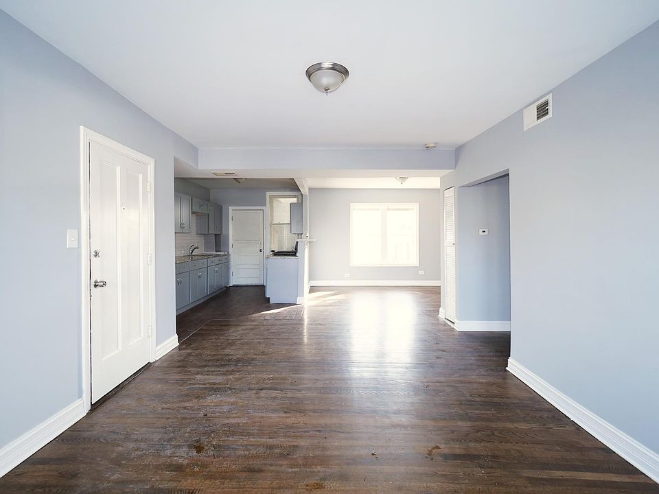 1st image of 5035 W Waveland Ave #1