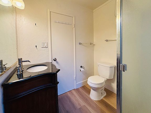 4th image of 204 Saint Phillip Ct