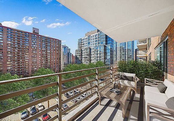 4th image of 392 W 99th St #8K