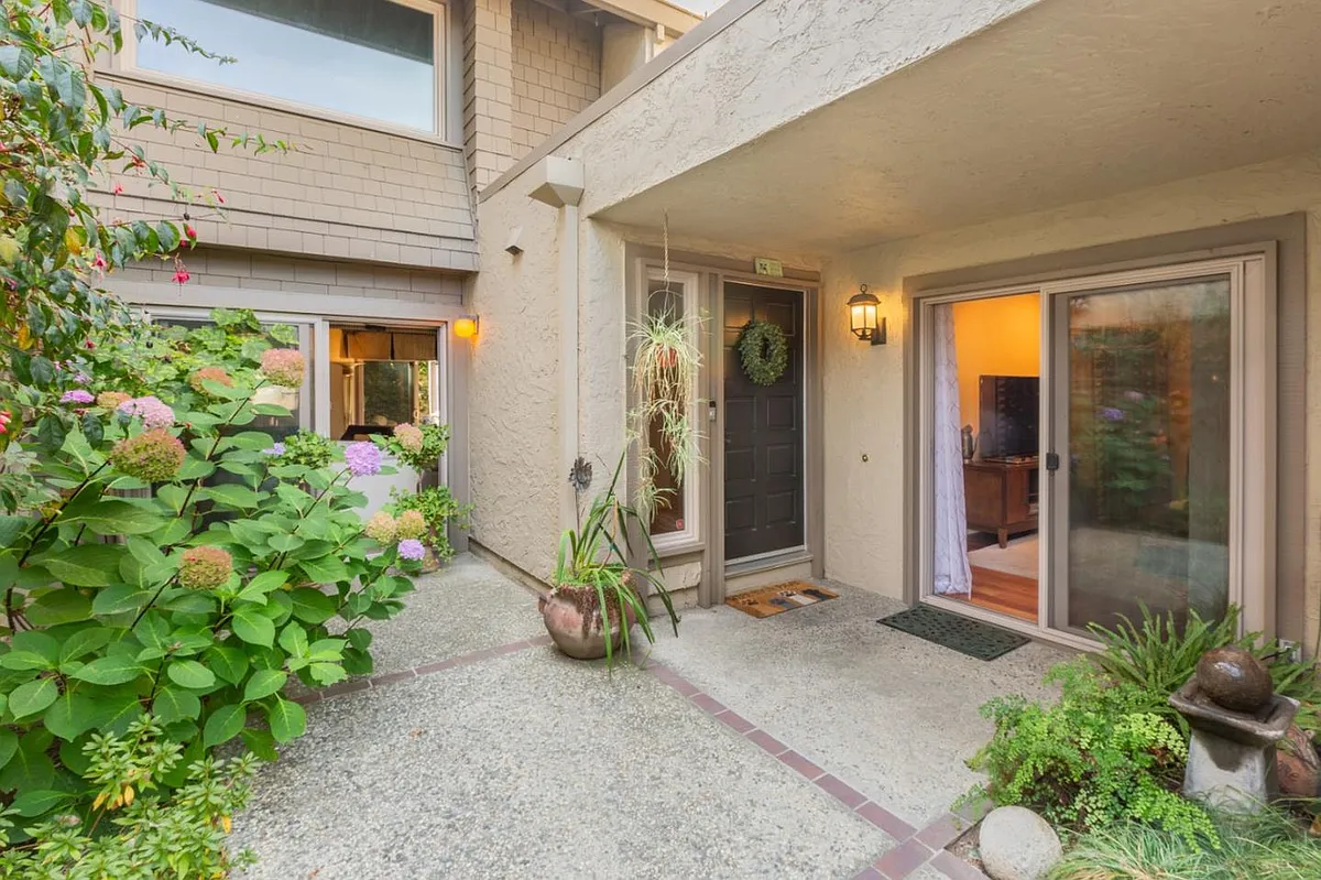 Building Photo - 1695 Sandyrock Ct