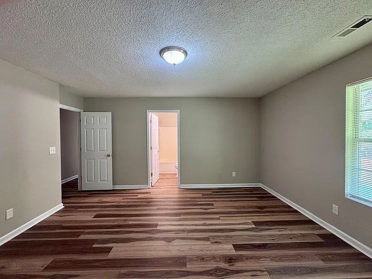 352 A & B Leafmore Rd — Photo 7