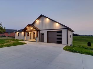 198 Pleasant Valley St SE, Sugarcreek, OH 44681