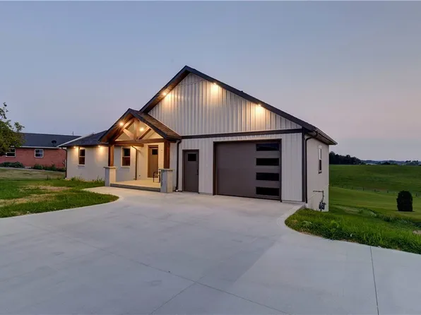 198 Pleasant Valley St SE, Sugarcreek, OH 44681