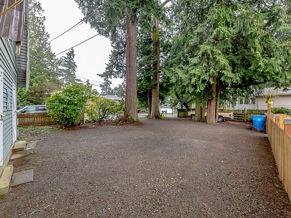 2nd image of 318 N 188th St
