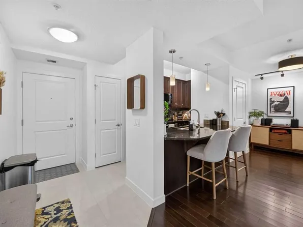 108 S 25th Ave SW #402, Calgary, AB T2S 0K9