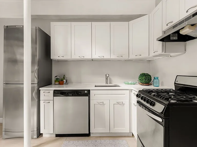 342 E 53rd St #1G — Photo 4