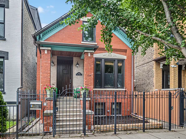 1938 W Superior St, Chicago, IL 60622