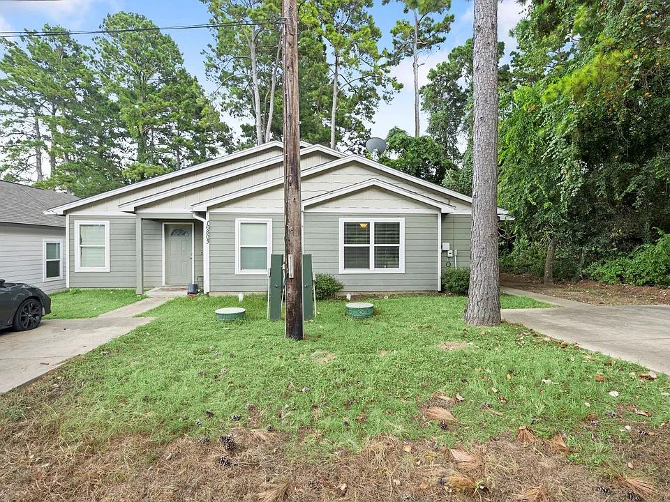 16803 Crestmont