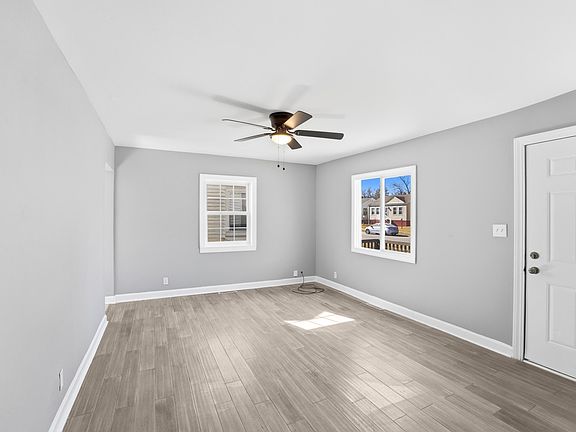 4th image of 313 Dallas St