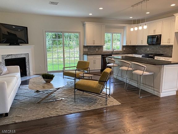 5th image of 85 Bluffs Ct #85