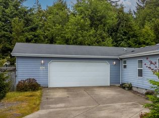 104 SE Fair Wind Ct, Depoe Bay, OR 97341