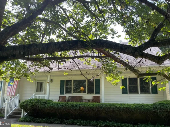 3 Woodfern Ave, Ewing, NJ 08628