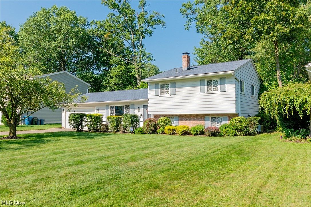 8248 Brentwood Dr, Olmsted Falls, OH 44138 | Zillow