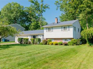 8248 Brentwood Dr, Olmsted Falls, OH 44138