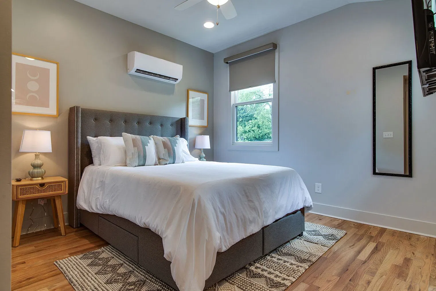 1 bed, 1.0 bath, 742 sqft, $2,430 — Photo 3