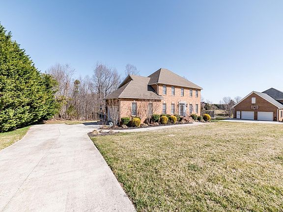 2nd image of 1223 Ashburn Dr
