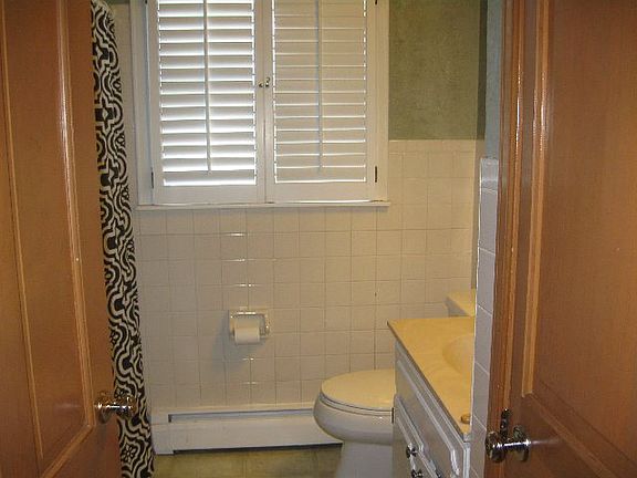 2nd image of 964 Chateau Dr