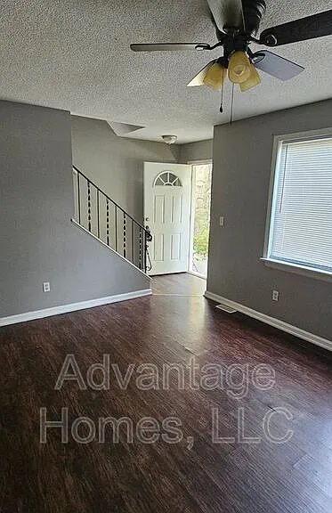 721 N 70th Ter — Photo 3