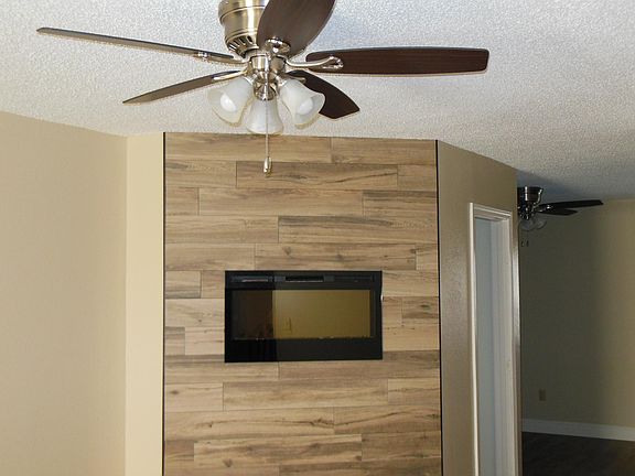 2nd image of 616 NE English Manor Dr APT C