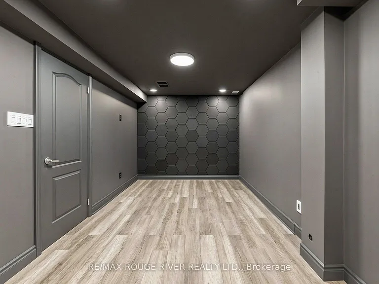66 Telegraph Dr — Photo 37