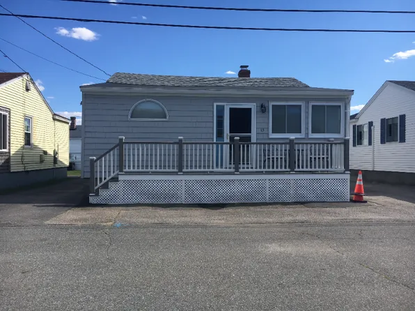 15 Bragg Ave, Hampton, NH 03842
