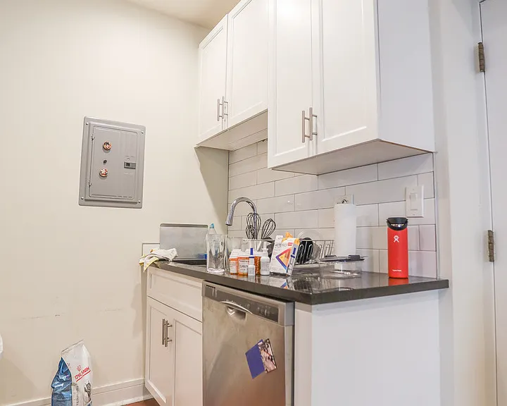 652 W Roscoe St #103 — Photo 4