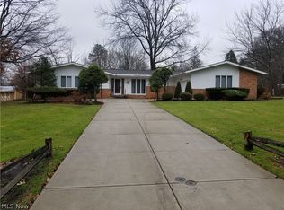 6730 Sandalwood Dr, Gates Mills, OH 44040