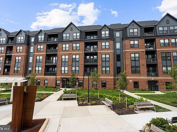 2nd image of 3925 Fair Ridge Dr APT 201