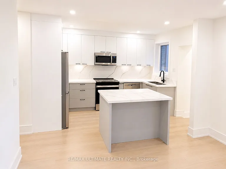 810 Bloor St W #200 — Photo 2