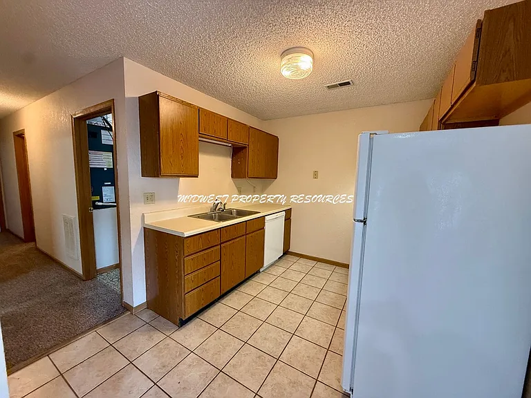 503 N Austin St — Photo 7