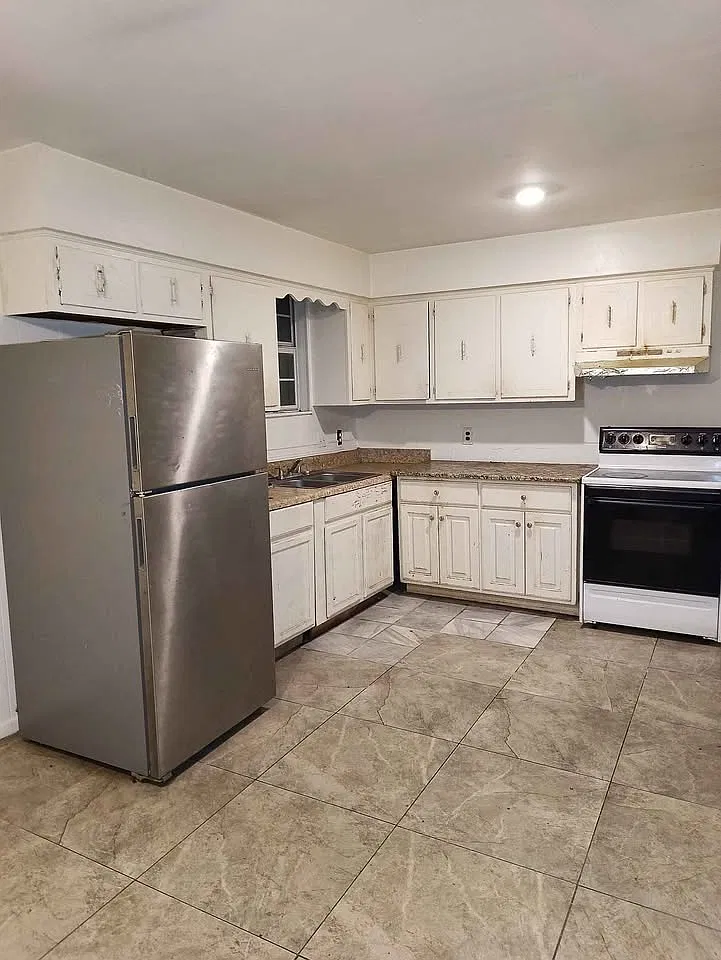 4 bed, 1.5 bath, 1200 sqft, $1,595 — Photo 4