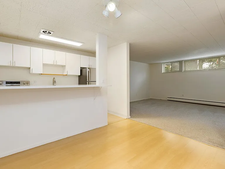 Seasons Apartments — Photo 14