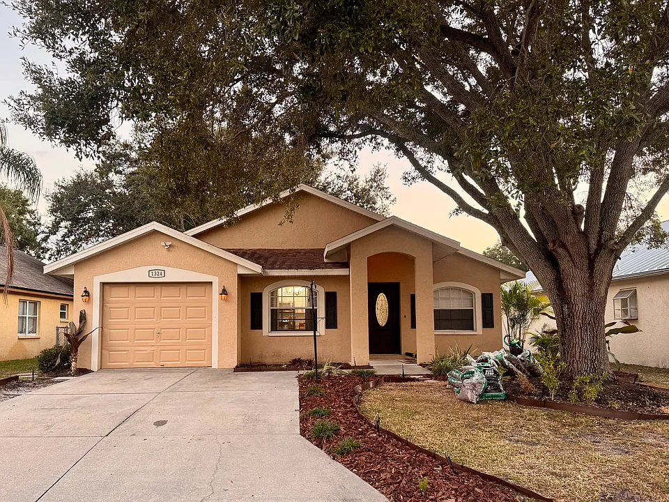 1324 Fawnwood Cir